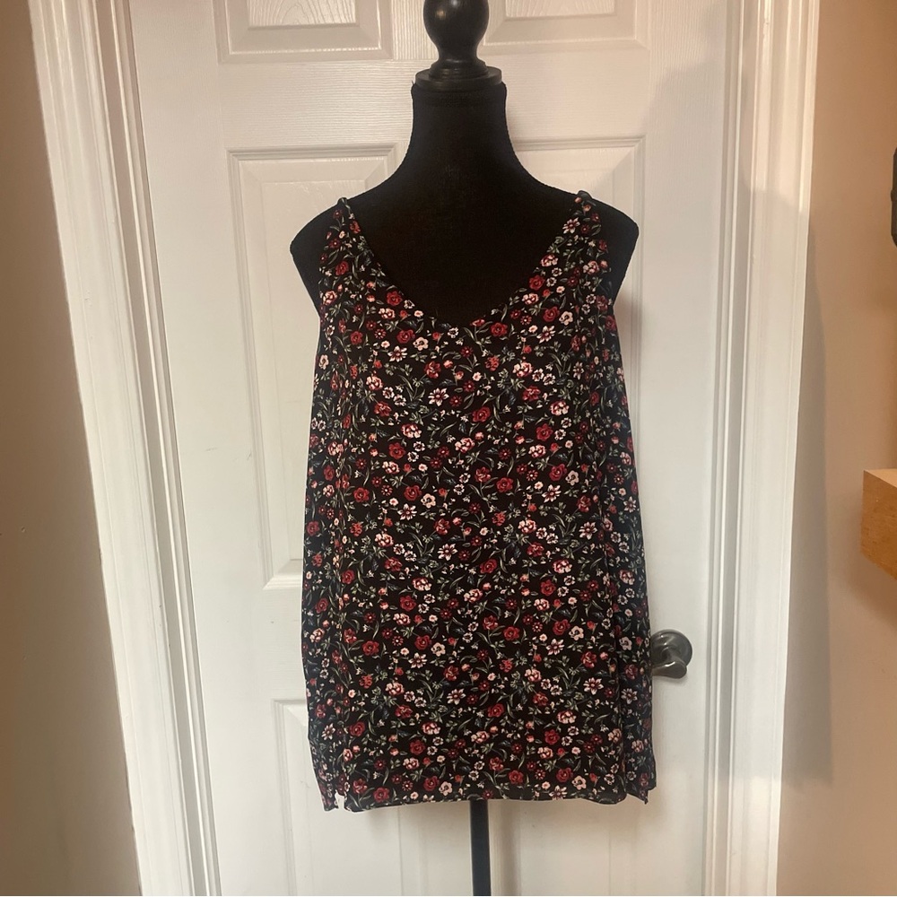 Reitmans Black and Red Floral Camisole